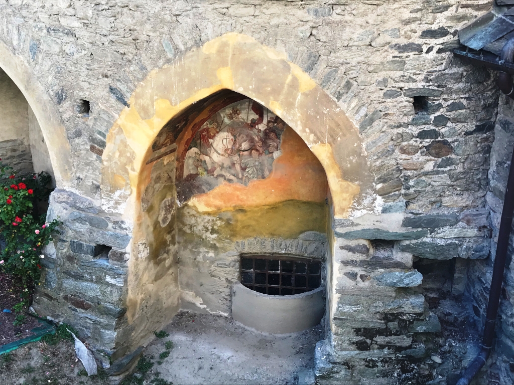 Abside gotica con affreschi