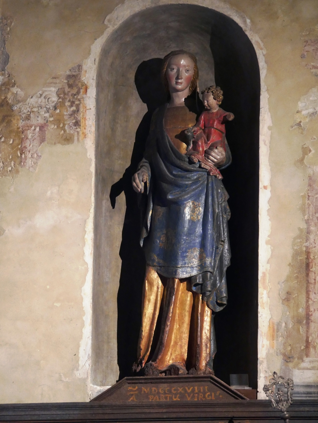 Madonna di viatosto statua lignea del '300