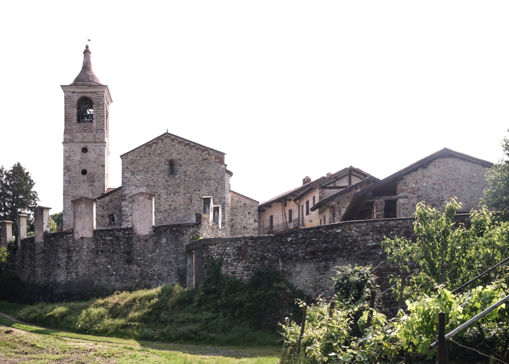 Chiesa e casrum medievale