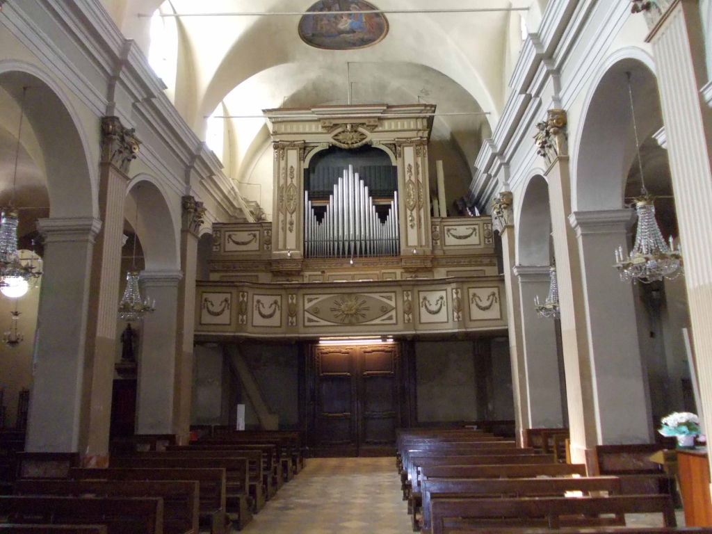 Interno e cantoria con organo