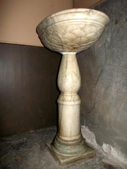 Acquasantiera del XVI secolo della Parrocchiale di San Martino a Sanfront