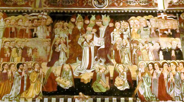 Una ampia gamma di vestiario nella Cappella di San Fiorenzo a Bastia Mondovì (CN)