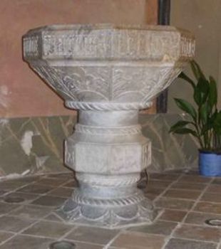 Caraglio (CN) - Parrocchiale di Maria Vergine Assunta – Fonte battesimale in stile Zabreri – 1490