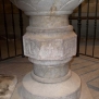 --Fonte battesimale piede