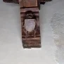 --Mensola in legno con figura simbolica scolpita
