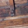 --Mensola in legno con figura simbolica scolpita