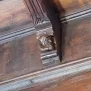 --Mensola in legno con figura simbolica scolpita