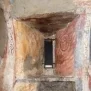 --Presbiterio, lato destro (Sud), nicchia e monofora