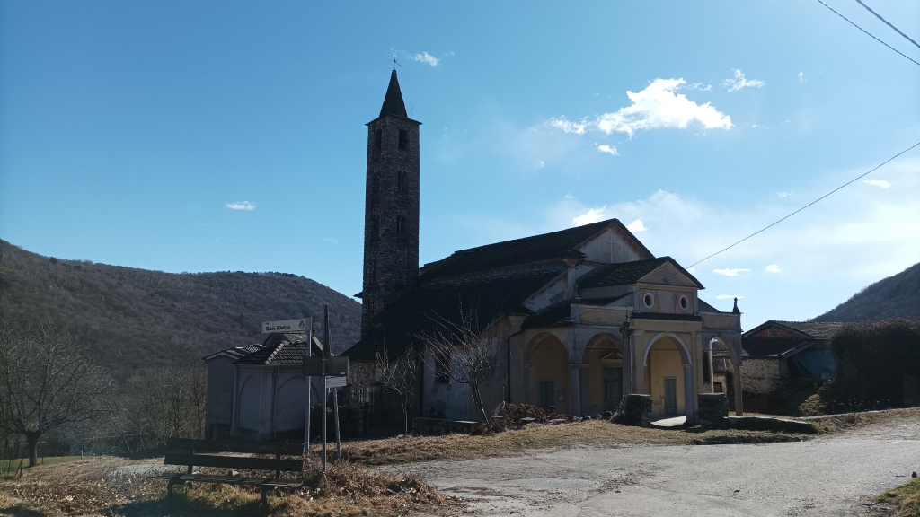 Chiesa Cimiteriale di San Pietro e Paolo - Brovello Carpugnino  Frazione Graglia Piana