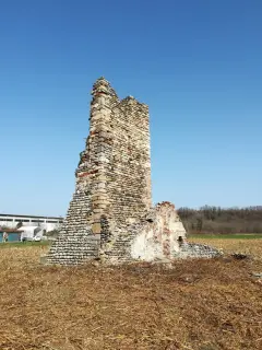 Ruderi - Resti della Cappella di San Pietro a Romagnano Sesia