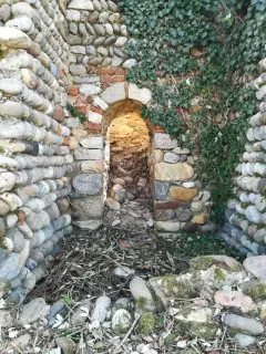 Ruderi - Resti della Cappella di San Pietro a Romagnano Sesia