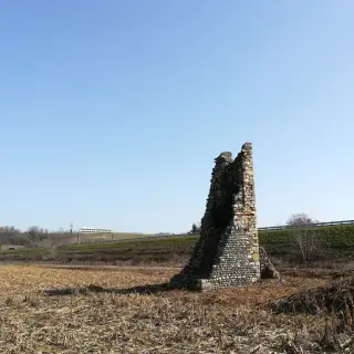 Ruderi - Resti della Cappella di San Pietro a Romagnano Sesia