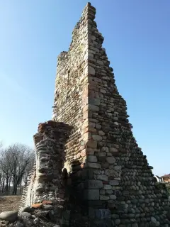 Ruderi - Resti della Cappella di San Pietro a Romagnano Sesia