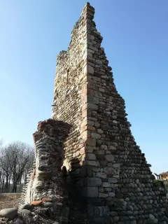 Ruderi - Resti Della Cappella di San Pietro a Romagnano Sesia