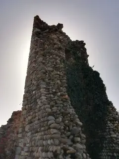 Ruderi - Resti della Cappella di San Pietro a Romagnano Sesia