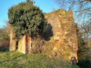 Resti - Ruderi della Antica Parrocchiale a Massazza