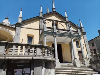 Facciata - Parrocchiale della Beata Vergine Assunta a Mergozzo