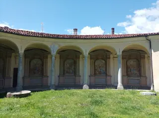 Porticato delle cappelle - Parrocchiale della Beata Vergine Assunta a Mergozzo