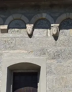 Dettaglio dei peducci antropomorfi - Chiesa di Santa Maria della Natività e Sant'Anna a MergozzoFrazione Bracchio