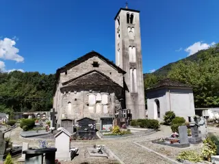 Abside e campanile - Chiesa di Santa Maria della Natività e Sant'Anna a MergozzoFrazione Bracchio