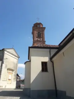 Fianco e campanile - Parrocchiale dei Santi Pietro e Paolo a VicoforteFrazione Fiammenga