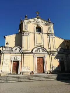 Facciata - Parrocchiale della Natività di Maria Vergine a Momo