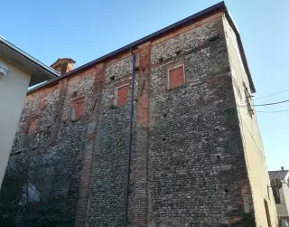 Fianco - Chiesa di San Martino in Villa a Momo