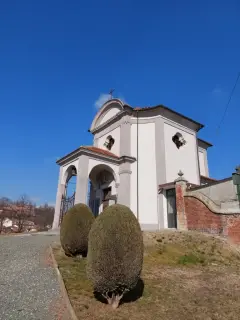 Facciata e fianco - Chiesa di Santa Maria della Fonte a Monale