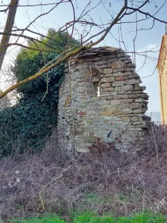 Monofora - Chiesa di Sant'Anna e Pieve del Cauro a Montechiaro d'AcquiFrazione Piana