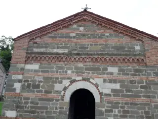 Facciata - Chiesa Cimiteriale di San Pietro a Albugnano