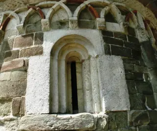Abside - Particolare - Chiesa Cimiteriale di San Pietro a Albugnano