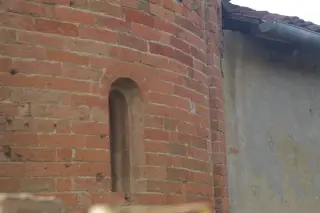 Monofora - Chiesa Cimiteriale di San Grato a Moriondo TorineseFrazione Lovencito