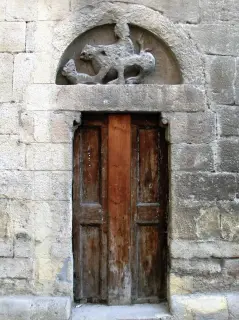 Portale con lunetta scolpita - Parrocchiale di San Giacomo a Gavi