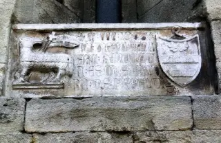 Iscrizione e sculture - Parrocchiale di San Giacomo a Gavi