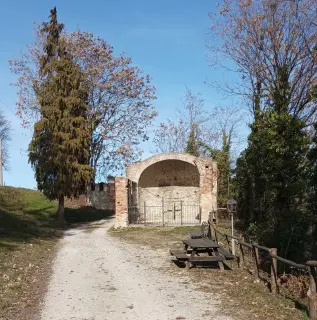 Vista - Ruderi Della Cappella di San Rocco a Novello