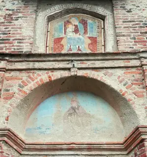 Affreschi in facciata - Chiesa Della Rettoria o Oratorio di San Clemente a Occhieppo Inferiore