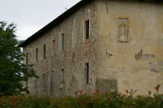 Fianco e retro - Resti dell'Abbazia di San Frontiniano a Alba