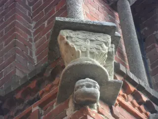 Capitello con palma - Cappella di San Vittore a Canale