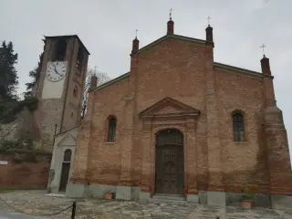 Facciata e campanile - Parrocchiale di San Salvatore a Ozzano Monferrato