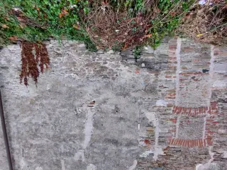 Porta murata e tracce della muratura originale - Pieve di Santa Maria in Prelio o Santa Maria della Neve a Silvano d'OrbaFrazione La Pieve