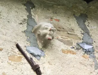 Figura scolpita inserita nella muratura - Chiesa di San Sebastiano a Paroldo