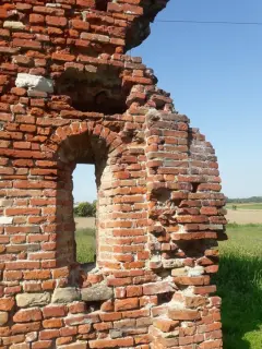 Monofora - Resti della Pieve di San Giovanni di Dustria a Monteu Da PoFrazione San Giovanni