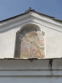 Tracce di affresco in facciata - Chiesa di San Rocco a Piscina