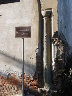 Colonna angolo destro e cartello illustrativo - Chiesa delle Ghiare o della Ghiaia o di San Sebastiano a Pozzolo Formigaro