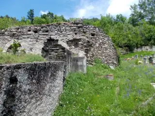 Abside navata superstite - Resti della chiesa di San Martino a PerreroFrazione San Martino