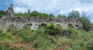 Muro lato sud - Resti della chiesa di San Martino a PerreroFrazione San Martino