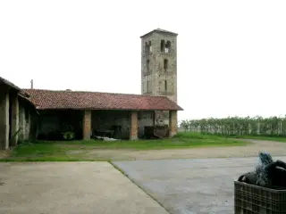 Campanile dal lato della cascina - Chiesa di San Massimo a Revello