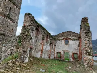 Interno della chiesa diroccata - Chiesa di San Massimo a Revello
