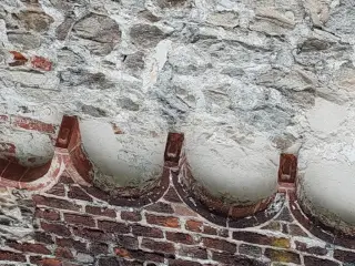 Antica facciata archetti pensili e peducci - Ex Convento di Santa Maria della Stella a Rifreddo