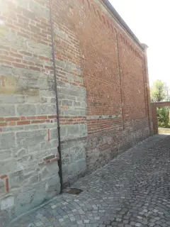 Fianco sinistro - Chiesa Cimiteriale di Santa Maria Assunta o dei Morti a Marentino